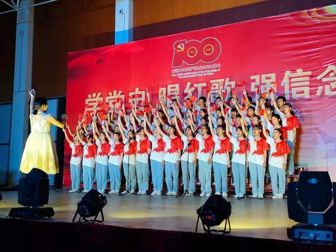 逃离无人的学校