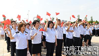 红楼梦：尤二姐在王熙凤手里备受委屈，平儿帮忙，却被王熙凤怒骂游戏画面