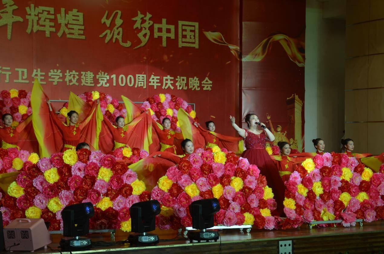 2万现金塞蛋糕里,店老板收奇葩顾客转账后卡被冻结