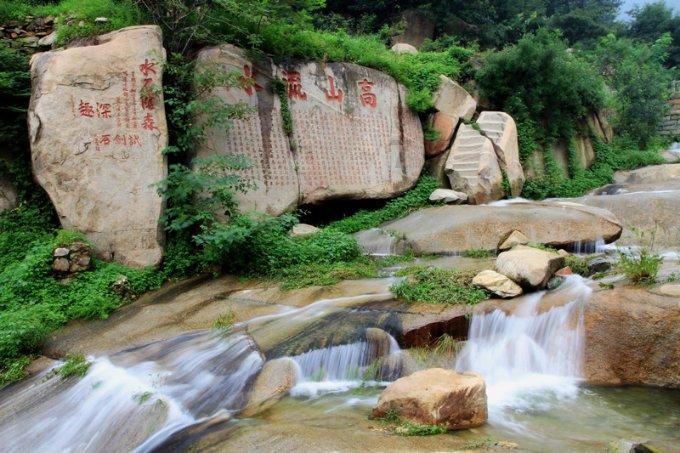 武汉江汉路步行街，建筑博物馆的光影。