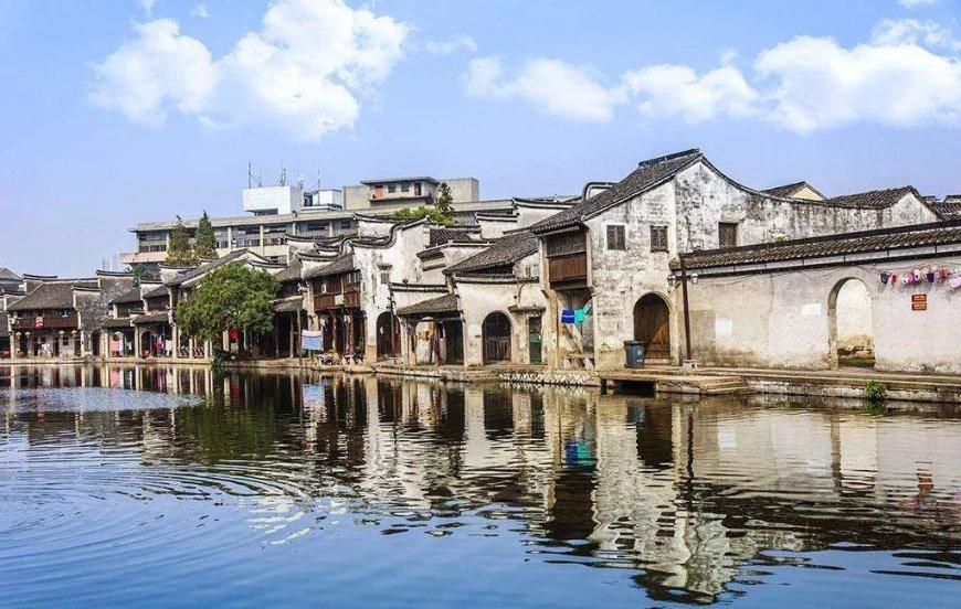 秋冬黑白配街拍很火热，怎样把黑白配弄得更好？游戏画面