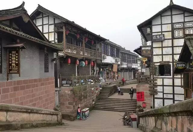 事故回顾:内蒙古一男子施工时,不慎被钢筋贯穿身体