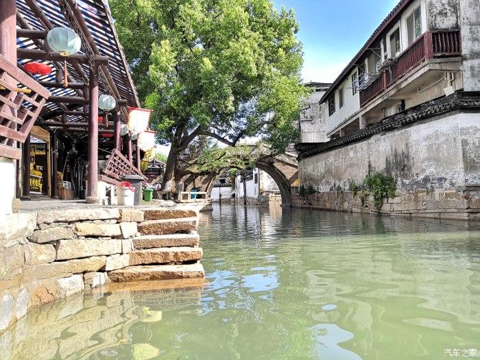 寒潮大风暴雪三预警齐发,局地降温16℃ 。南方将开启暴雪模式